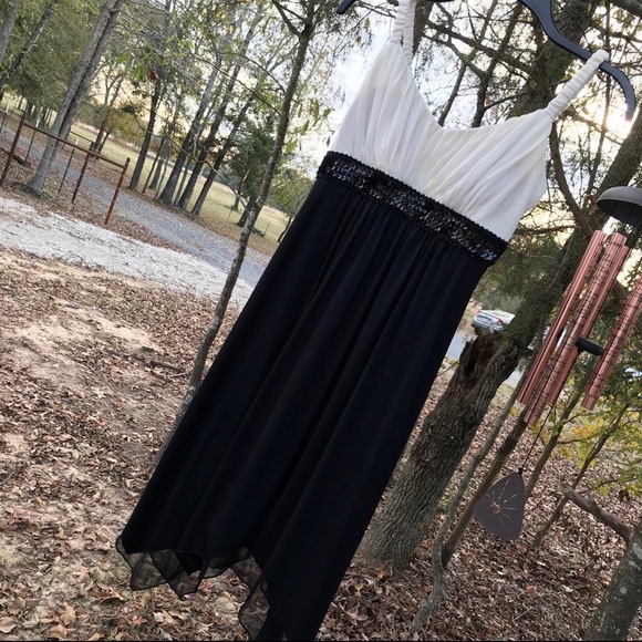 Classy Evening Dress - Picture 6 of 6